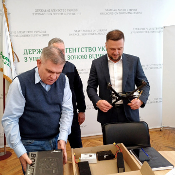 Волонтери зі Швейцарії передали дрон для моніторингу пожеж у Чорнобильській зоні